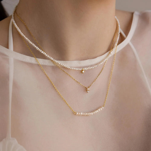 Pearl Curve Necklace