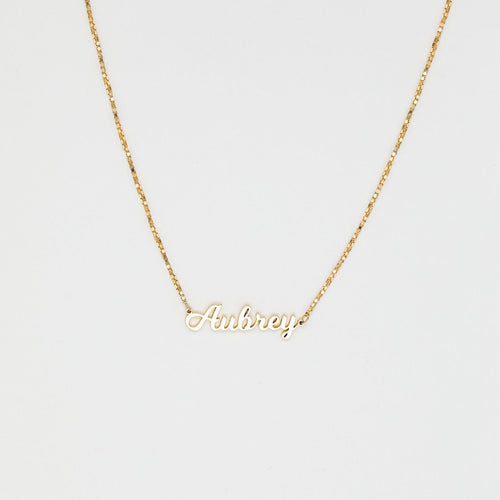 Mellow Name Necklace in Box Chain