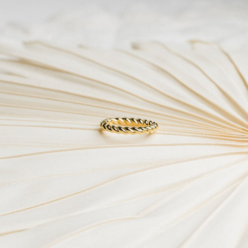 Tia Thick Twist Ring
