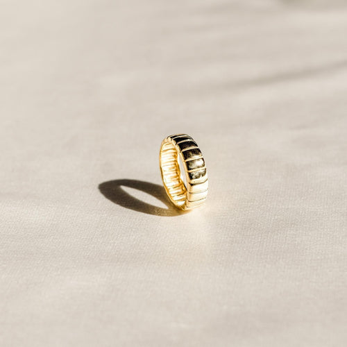 Audrey Simple Statement Ring