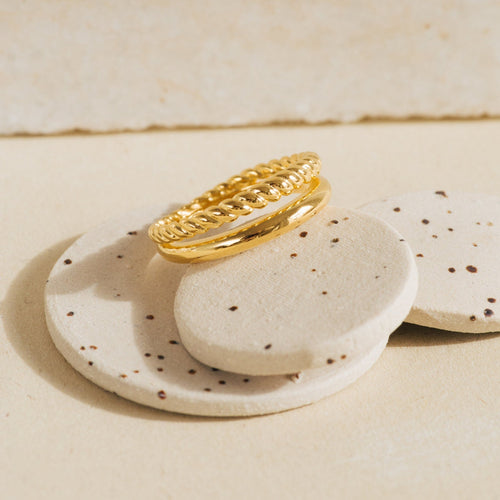 Dynamic Duo: Bold Fusion of Solid and Twisted Bands in the Minimalist Duo Ring