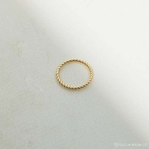 Lea Twisted Band Ring
